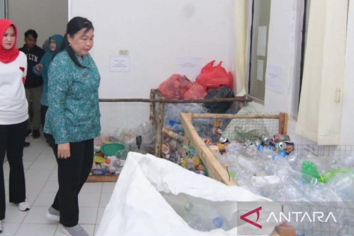 Bangka Belitung  adopsi Bank Sampah Bangka Selatan atasi limbah plastik