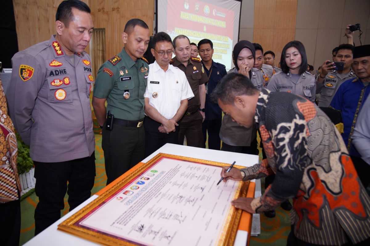 Wali Kota Pontianak dan penyelenggara pemilu bahas atribut kampanye