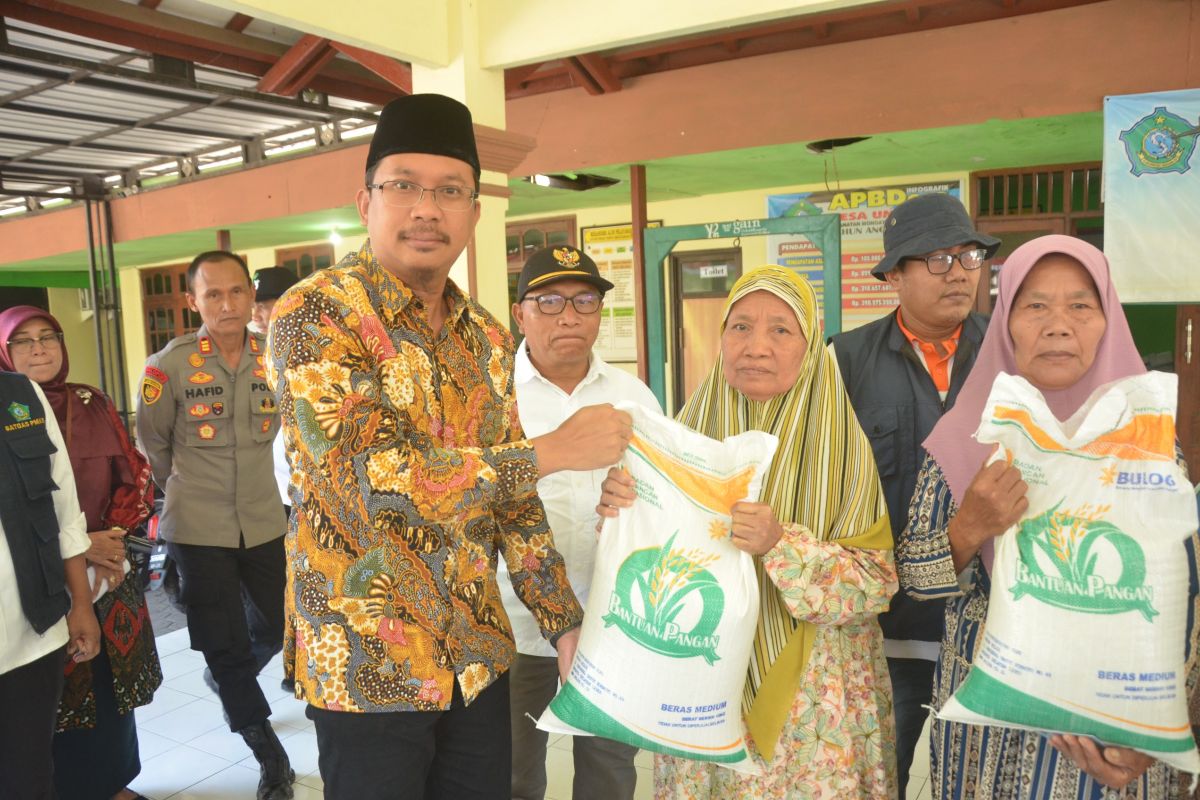 Pemkab Sidoarjo salurkan bantuan pangan beras kepada 86.720 KPM