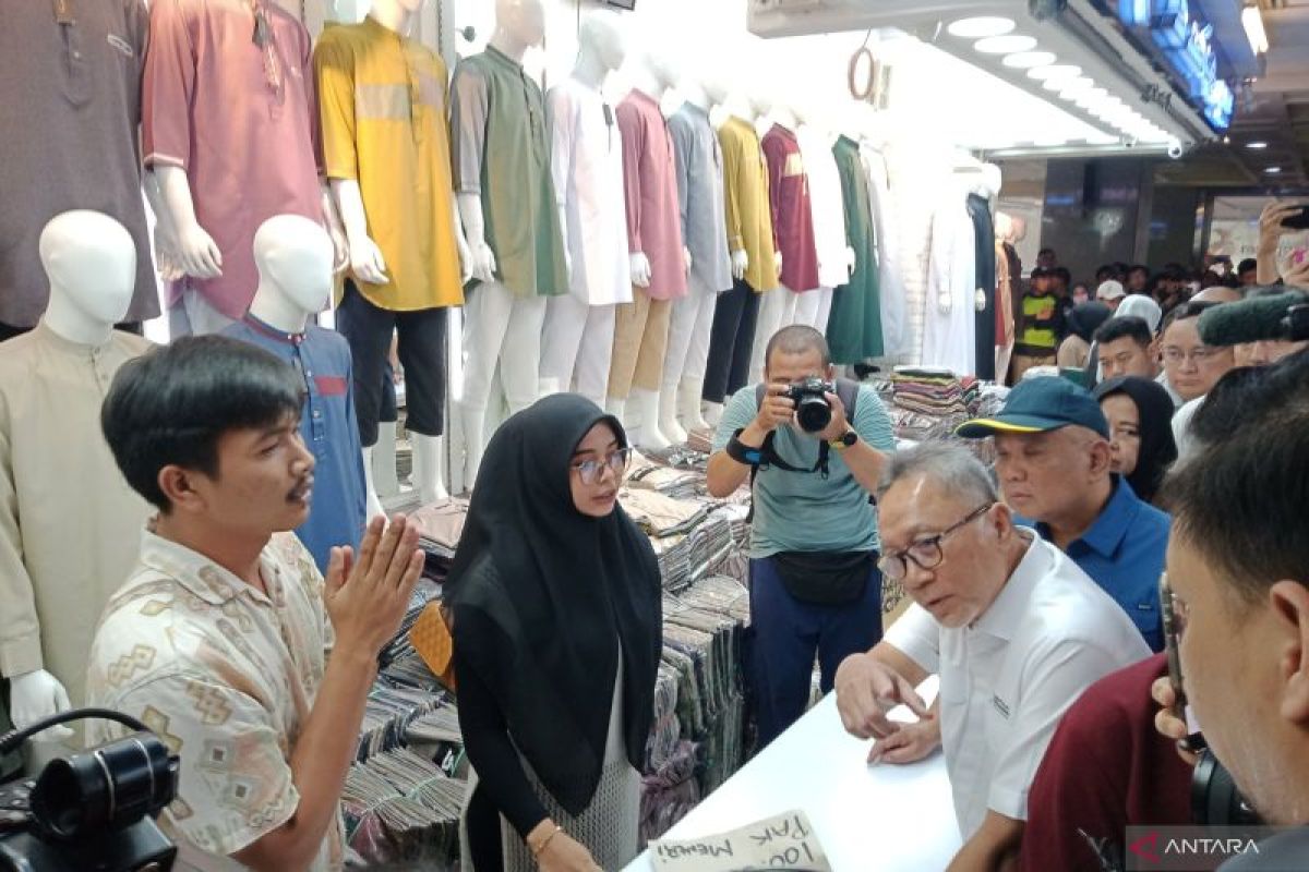 Minister visits Tanah Abang Market following social commerce ban