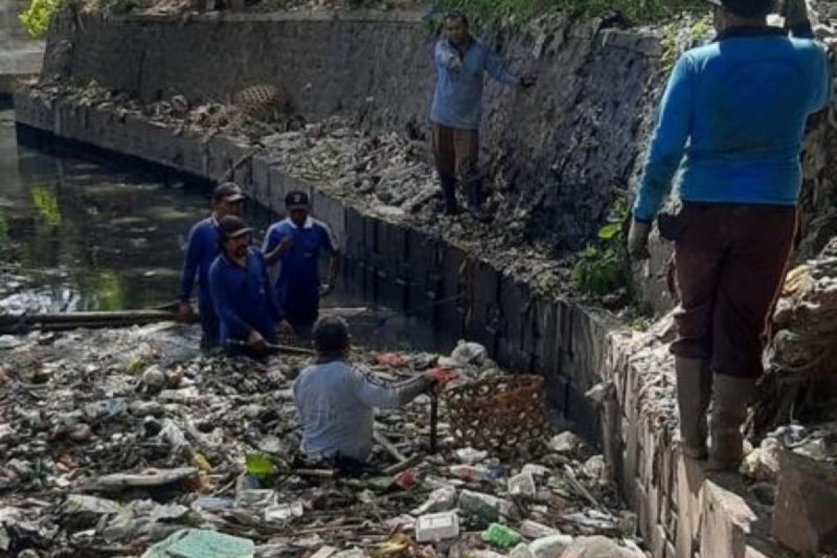 Pemkot Denpasar pasang jaring sampah di tiap perbatasan desa
