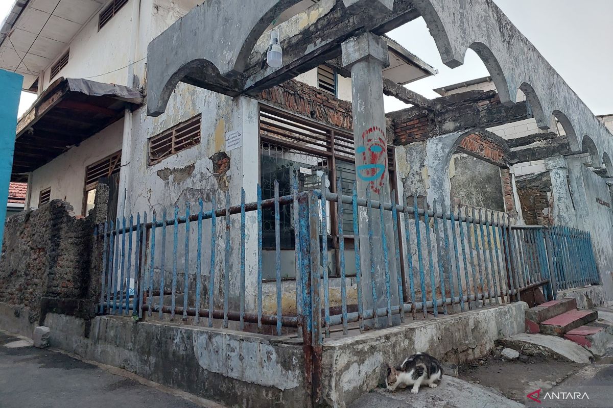 Warga cemas ular masih bersarang di rumah kosong Matraman