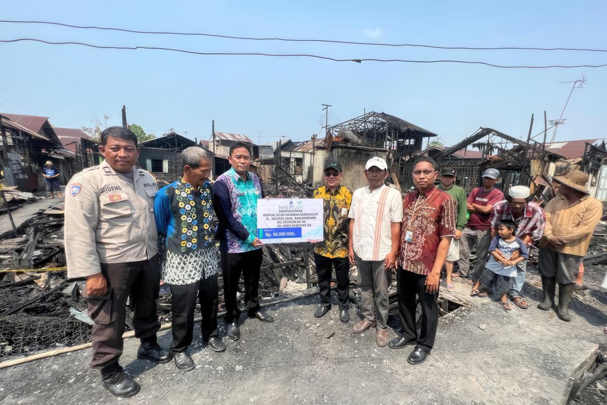 Bank Kalsel bantu warga terdampak kebakaran di Banjarmasin Selatan