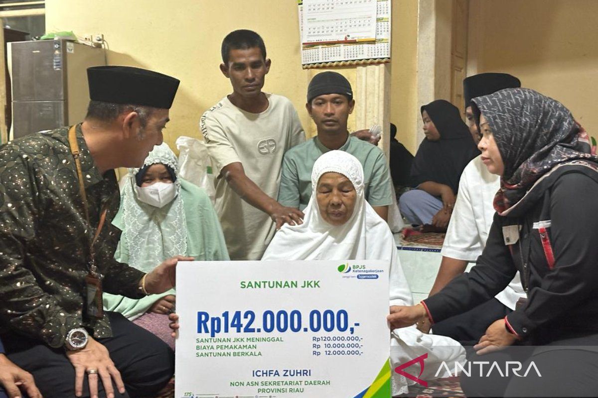 Ahli waris Zuhri korban kecelakaan maut protokoler Pemprov Riau terima santunan