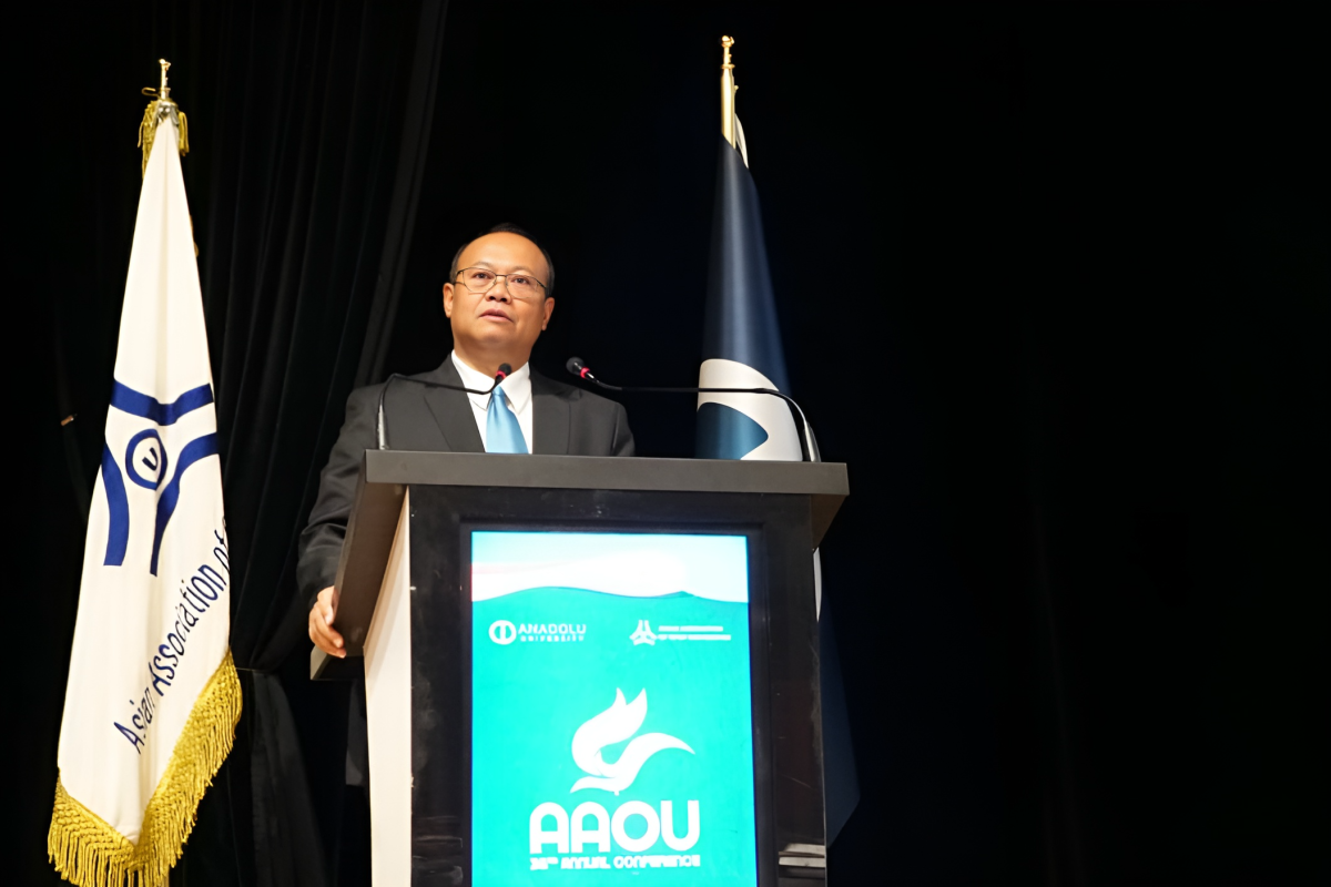 Turkey: UT rector outlines technological advances at AAOU conference