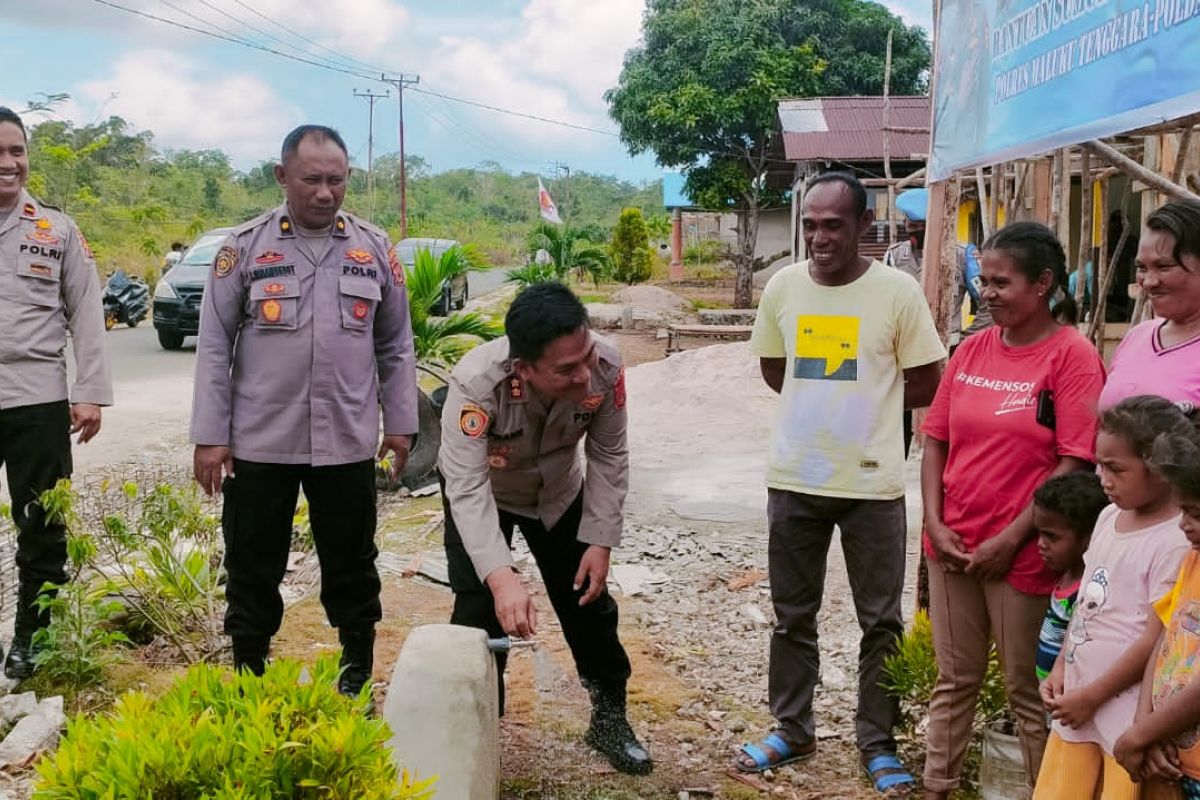 Bakti sosial Polres Malra bantu sumur bor dan pompa air untuk warga di Kei Kecil
