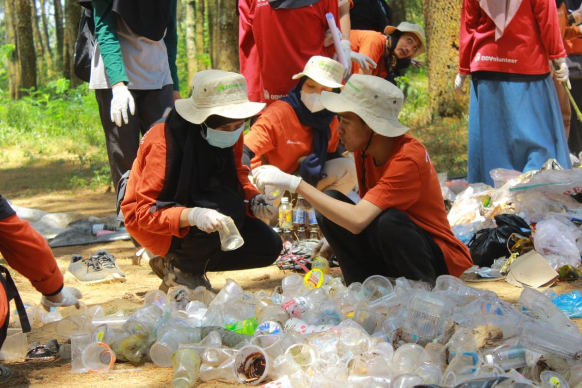 Dompet Dhuafa Jawa Barat gelar Voluntrip Waste Summit di Gunung Ciremai