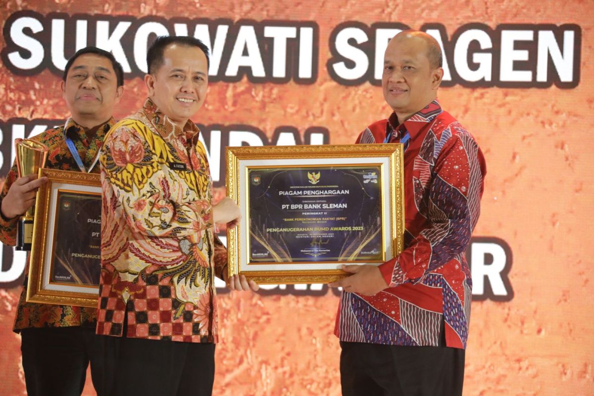 PT BPR Bank Sleman meraih penghargaan terbaik II BUMD Award Kemendagri