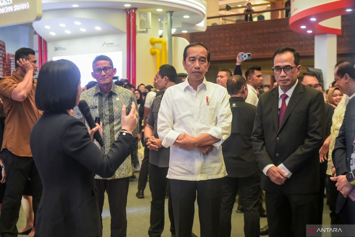 Presiden Jokowi tinjau pameran Hub Space di JCC