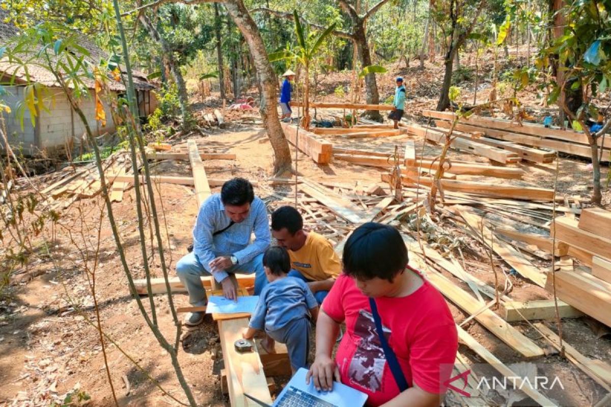 Mukomuko gandeng Unand uji kualitas kayu rumah adat