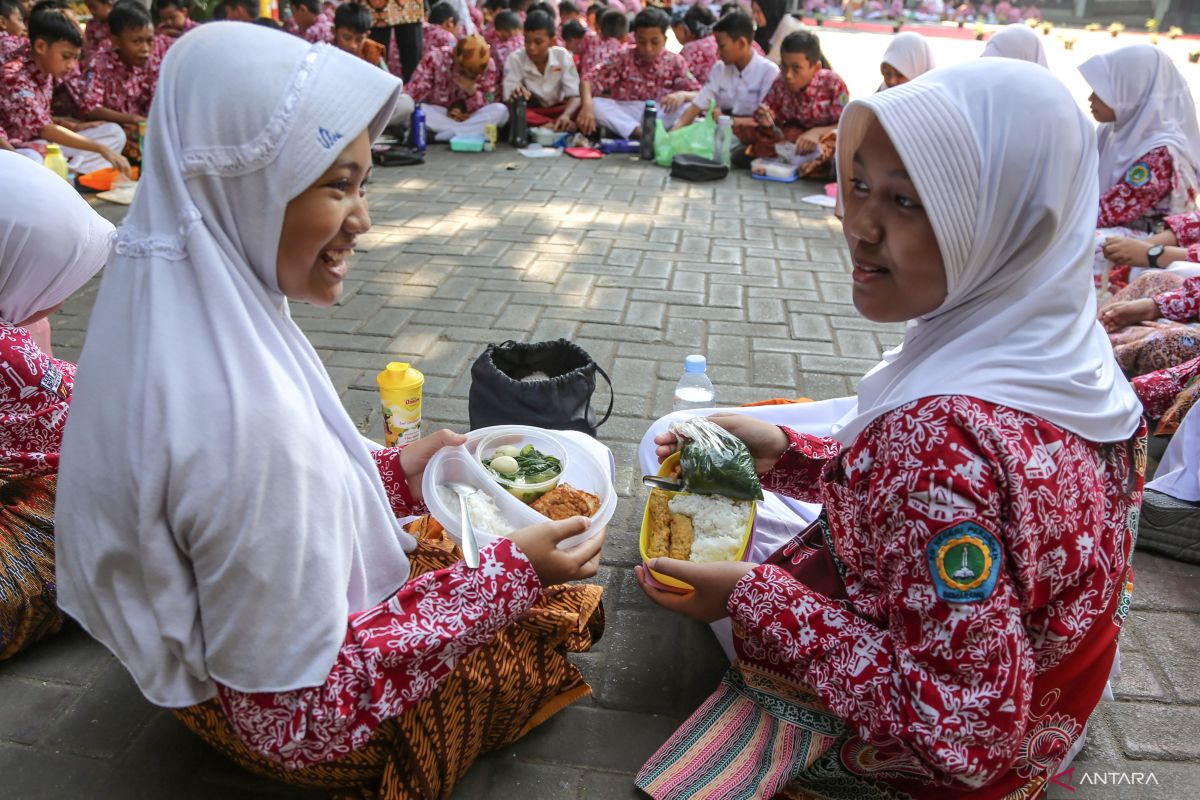 Government discusses free lunch program for continuity: Minister