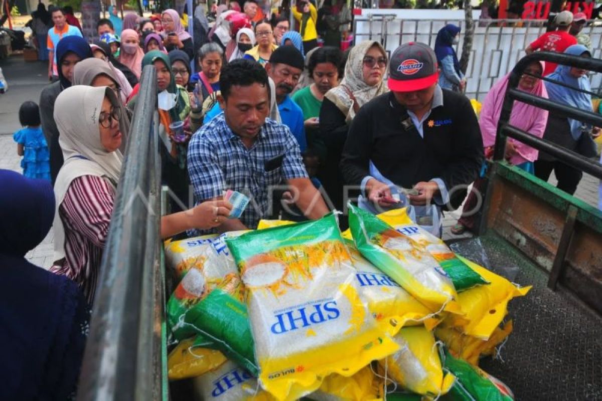 42 ton beras program gerakan pangan murah di Medan ludes terjual