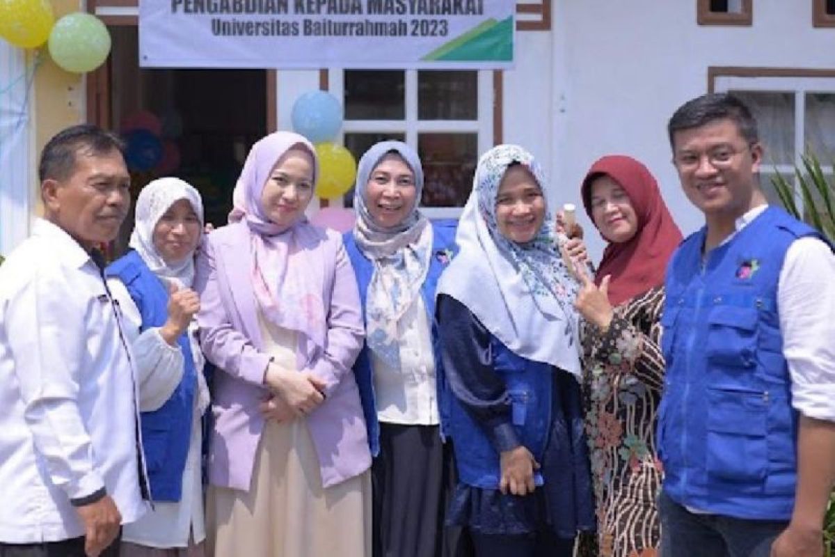 Tim Pengabdian Universitas Baiturrahmah Launching Pojok Yodiwa di Kota Padang Panjang