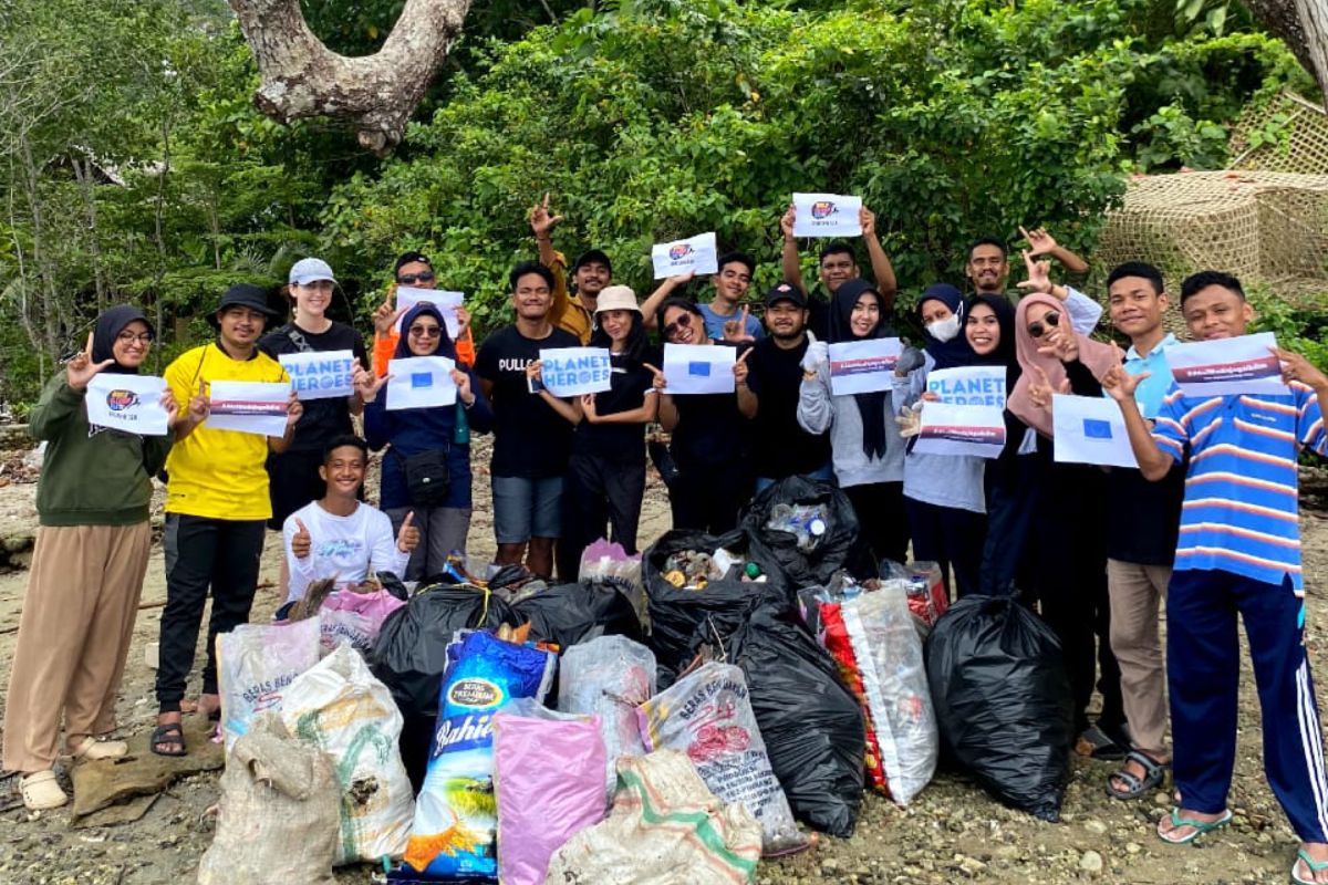 Komunitas Penjaga Laut Ambon kumpulkan 195,6 kilogram sampah plastik