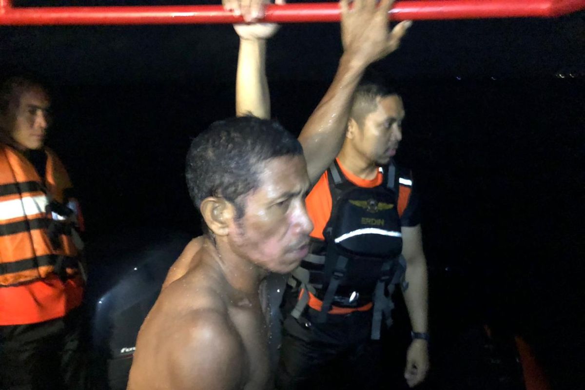 Dievakuasi, enam penumpangakibat perahu terbalik di Banggai Laut Sulteng