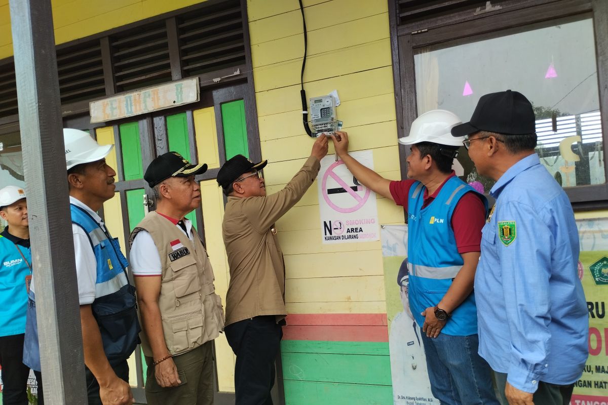 Warga Kampung Meho Tabalong kini bisa nikmati fasilitas listrik