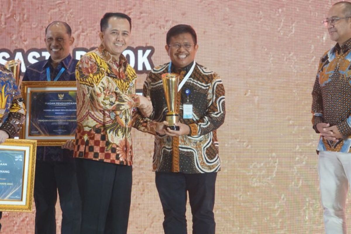 PTAM Giri Menang raih penghargaan BUMD Awards
