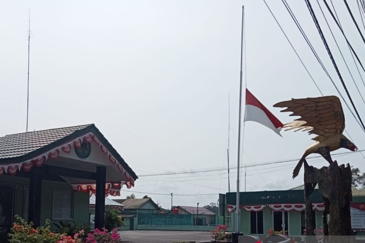 Kodim 0414/Belitung kibarkan bendera setengah tiang kenang perisitiwa G30S/PKI