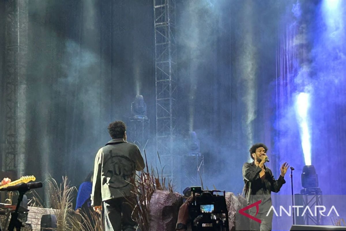 Hindia kejutkan penonton kolaborasi bersama musisi Indonesia
