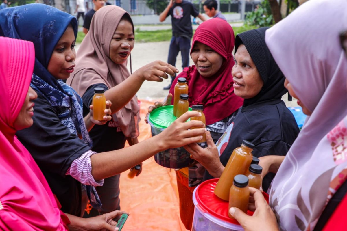 Ganjar Milenial Center gelar pelatihan pembuatan pupuk organik bio enzim di Padang
