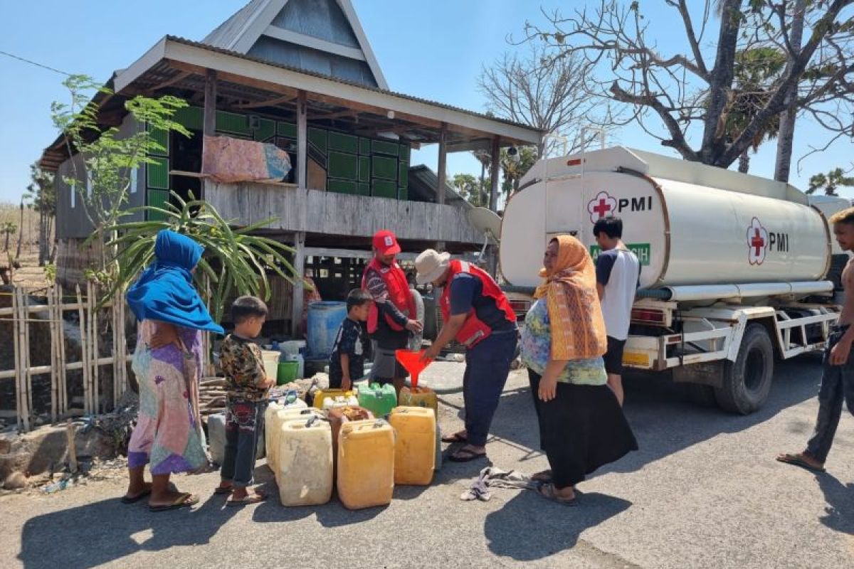 PMI Jeneponto mendistibusikan 50 ribu liter air bersih untuk warga