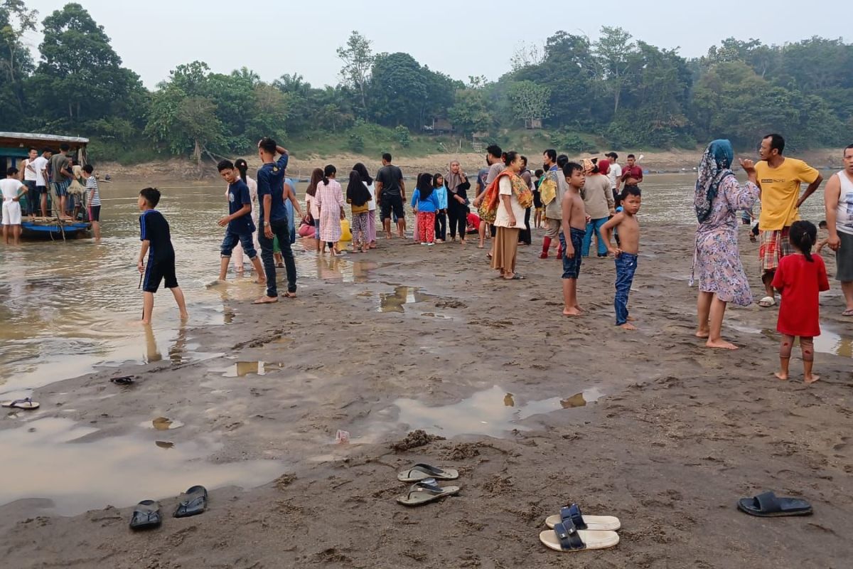 Basarnas Jambi cari tiga warga Tebo tenggelam di Sungai Batanghari
