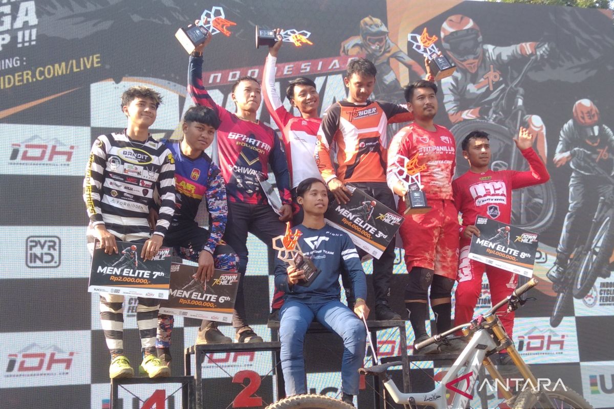 Pebalap Rendy Sanjaya juarai 76 Indonesian Downhill 2023