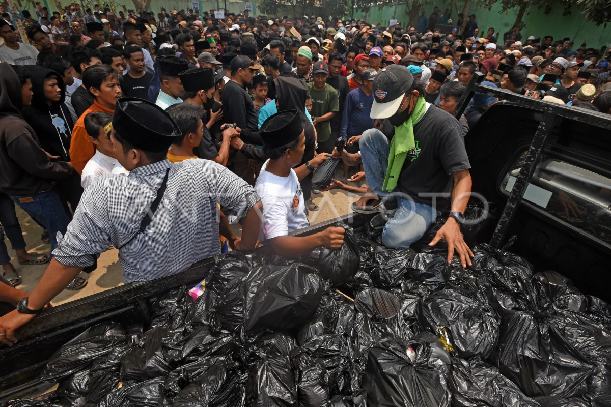 Pembagian sedekah pada perayaan Maulid Nabi