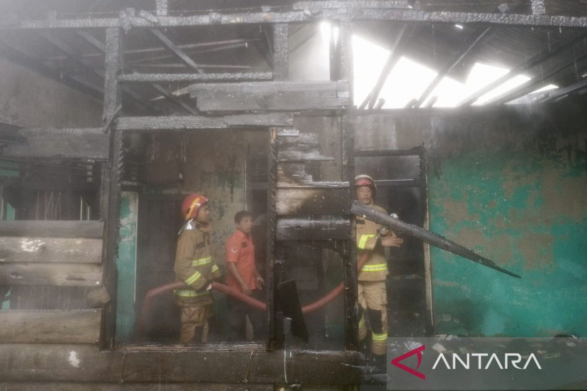 Tiga rumah warga Aceh Barat terbakar, tujuh unit damkar dikerahkan