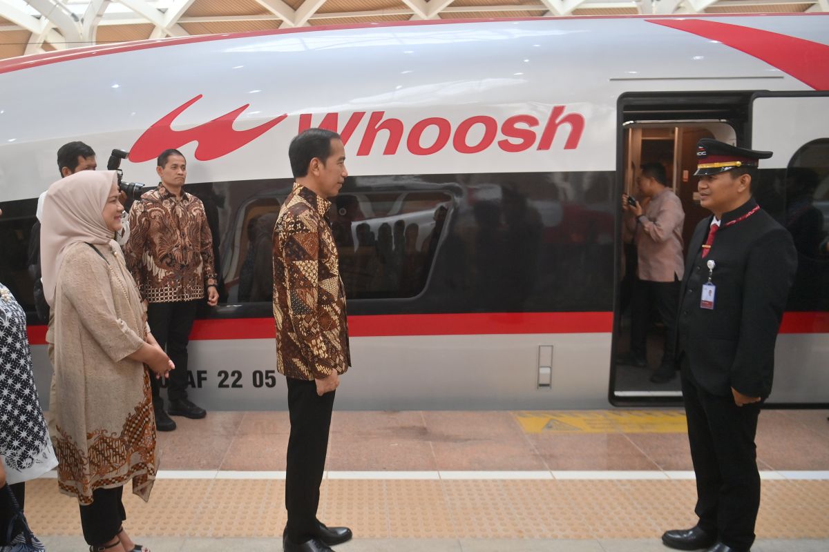 Naik Whoosh, Presiden Jokowi hanya butuh 26 menit Halim-Padalarang