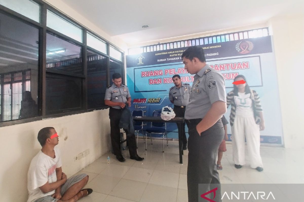 Petugas Rutan Padang sita "Bong" dari pengunjung tahanan