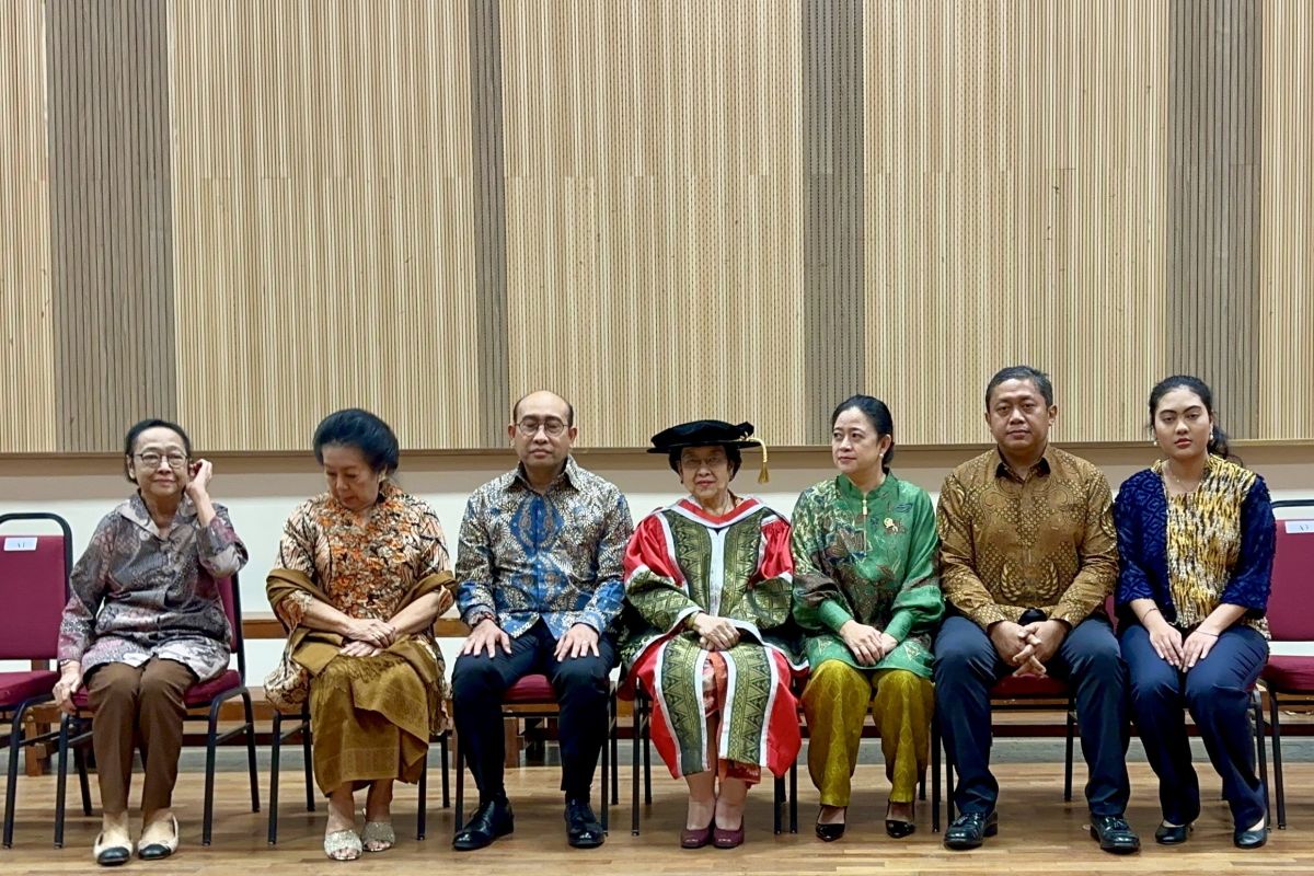 Megawati terima Doktor Kehormatan, Prananda Prabowo apresiasi UTAR