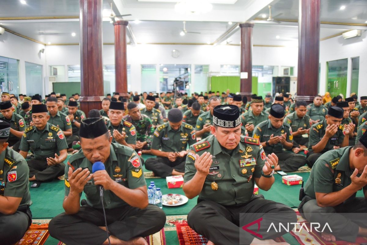 Prajurit Kodam Pattimura doa bersama lintas agama menjelang HUT ke-78 TNI