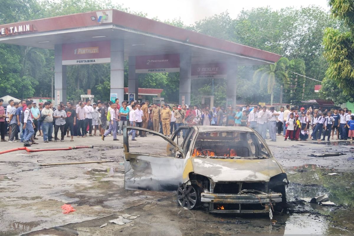 Usai isi BBM, mobil sedan terbakar di SPBU Mutiara Kisaran Asahan