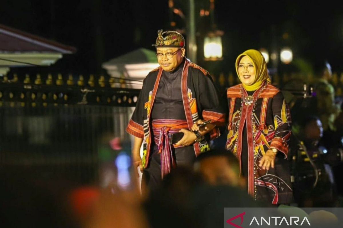 Pj Gubernur NTB mempromosikan Batik Gembok di ajang Istana Berbatik