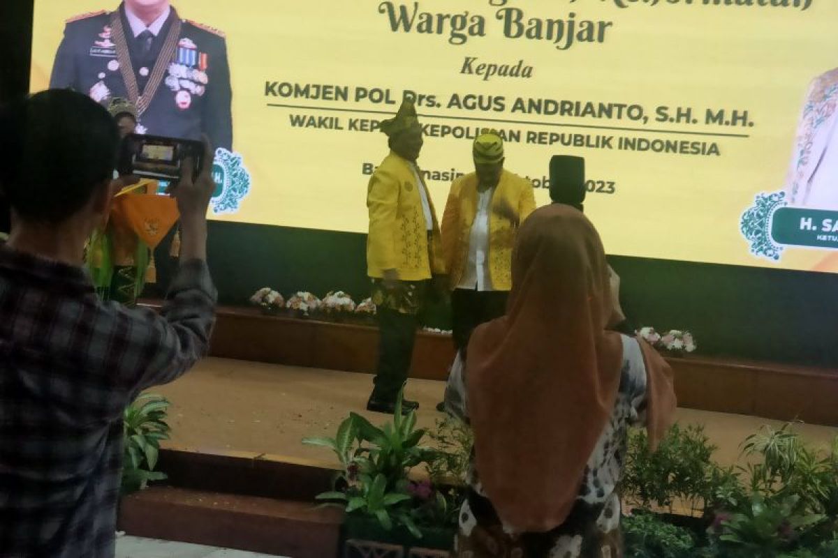 Anugrah Kehormatan Warga Banjar kepada Wakapolri Komjen Agus Andrianto