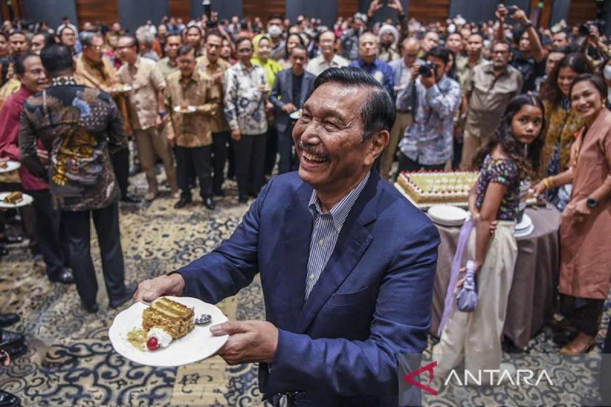 Presiden Jokowi tunjuk Erick Thohir menjadi Menko Marves Ad-Interim gantikan Luhut