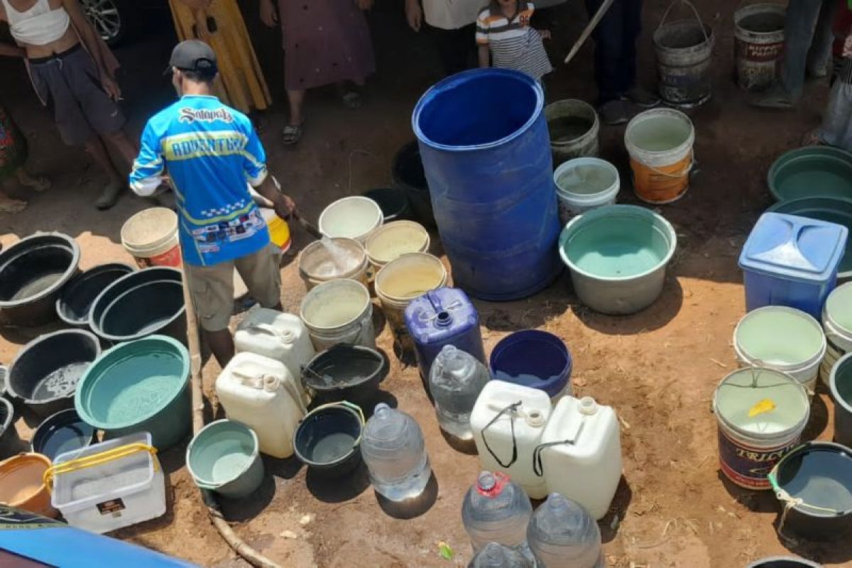 BPBD Karawang salurkan air bersih untuk desa terdampak kekeringan