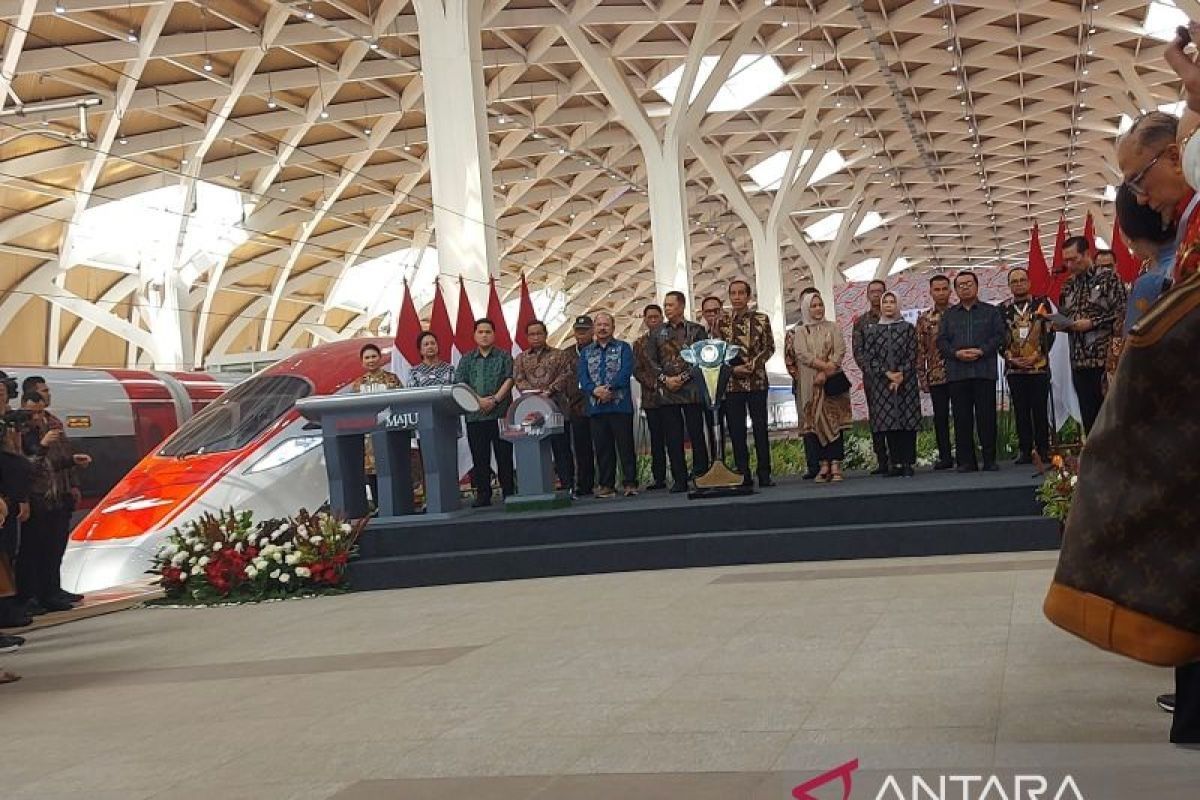 Presiden Jokowi sebut KCJB tandai modernisasi transportasi massal nasional