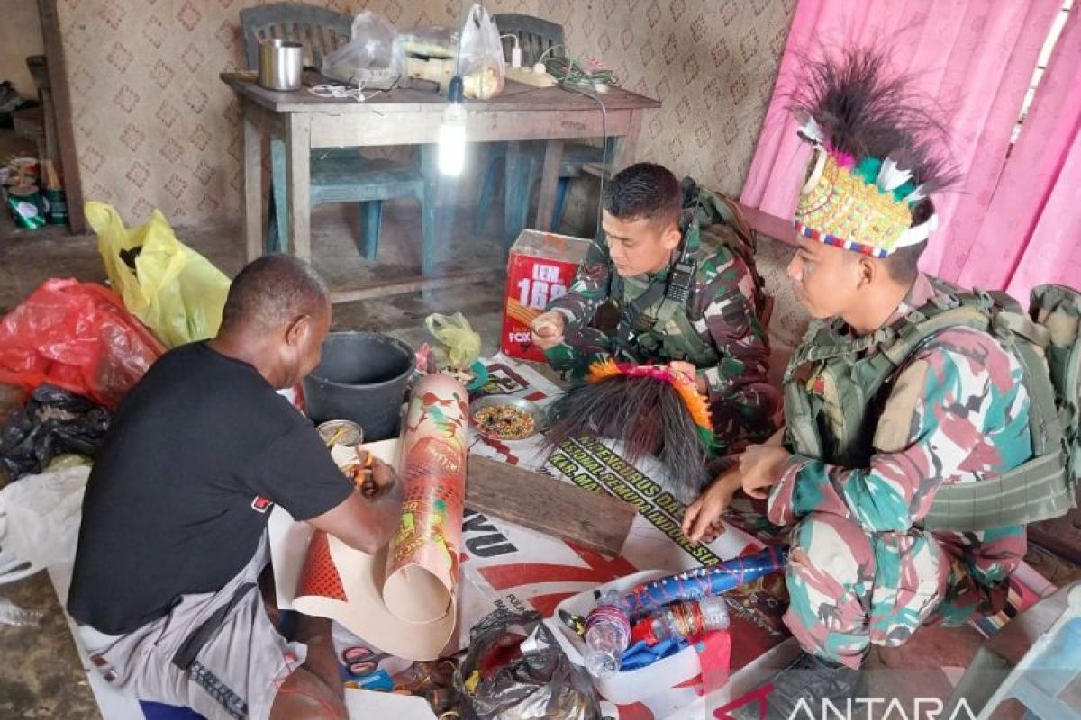 TNI berdayakan warga Kampung Sabah, Maybrat kembangkan kerajinan tangan