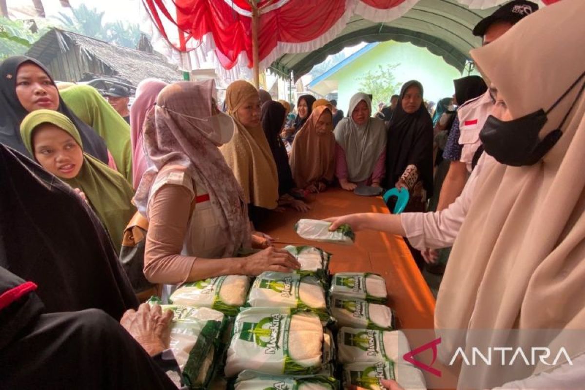 Pemkab Balangan tekan inflasi dengan gelar pasar murah