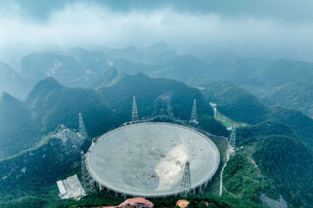 Teleskop FAST China deteksi 76 pulsar lemah baru