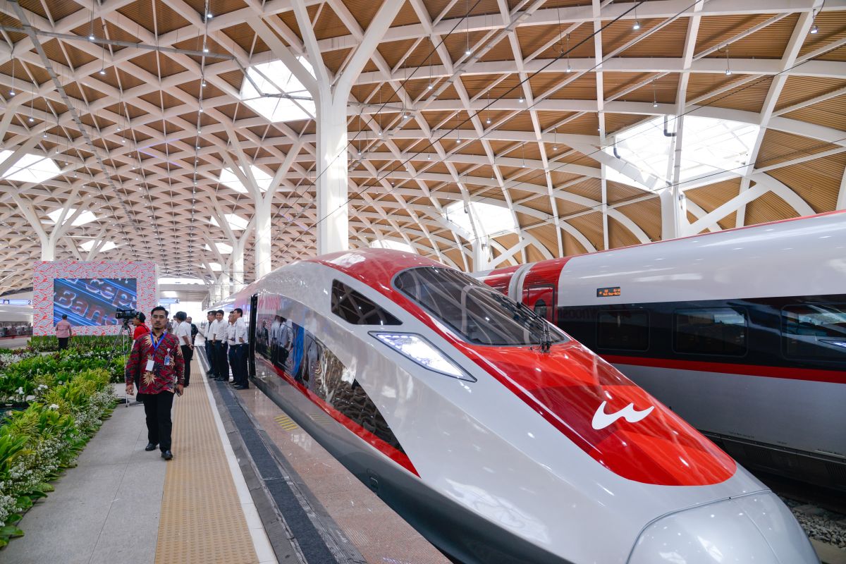 Kereta Cepat Whoosh sambungkan Jakarta-Bandung lebih cepat