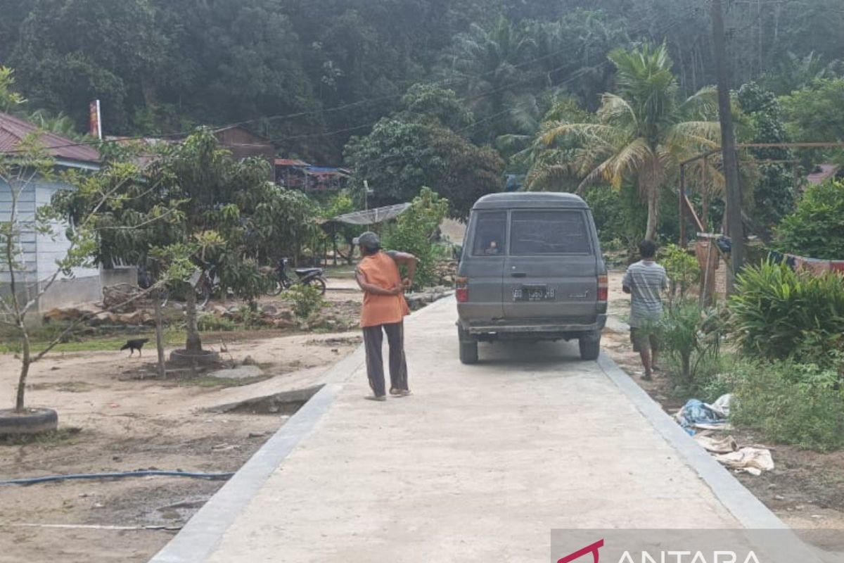 Warga Bukkas Tapsel sambut baik rabat beton desa diperlebar