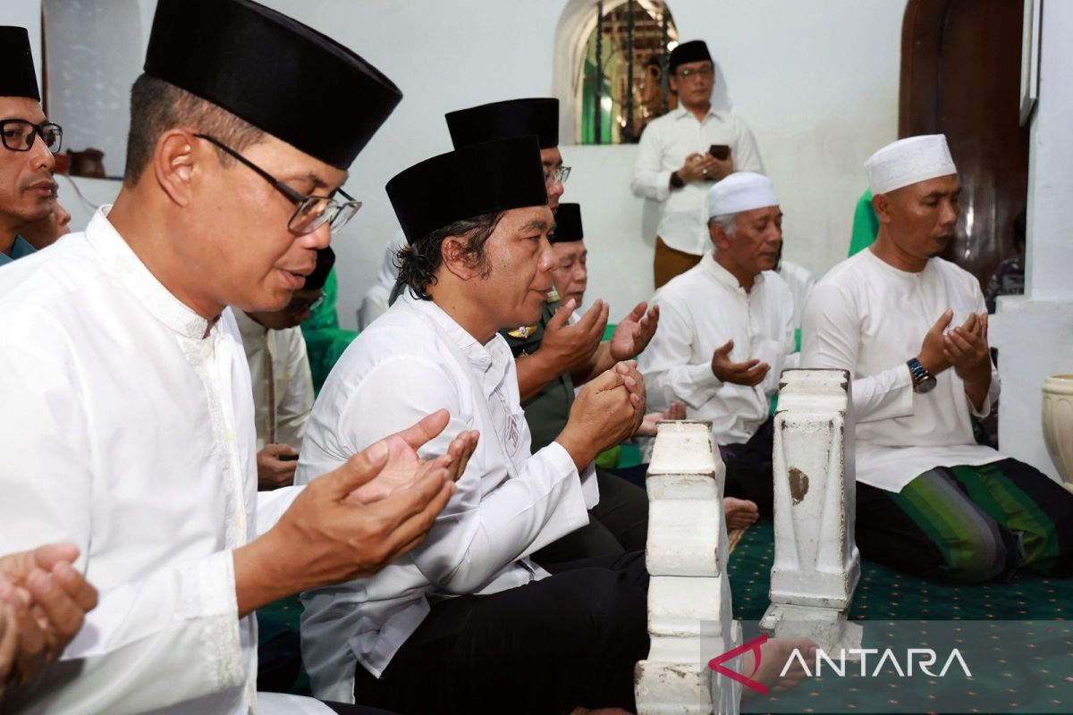 Jelang HUT Banten Pj Gubernur ziarah ke makam Sultan Maulana Hasanudin