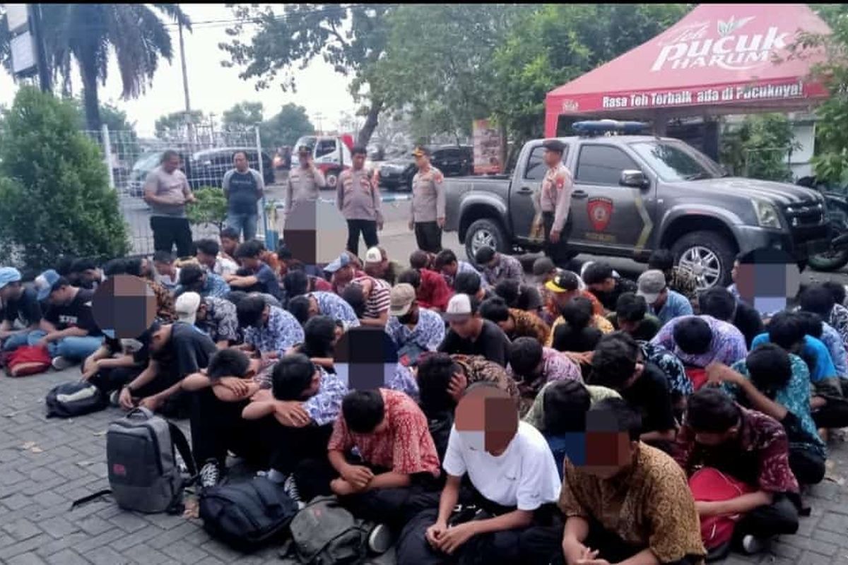 Polisi amankan 65 pelajar yang kedapatan menaiki sebuah mobil truk