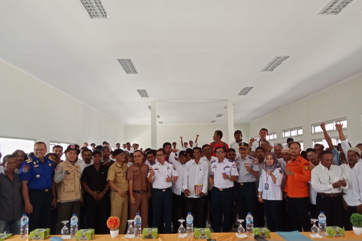 Sebanyak 300 nelayan-operator boat di Pasaman Barat peroleh pelatihan keselamatan