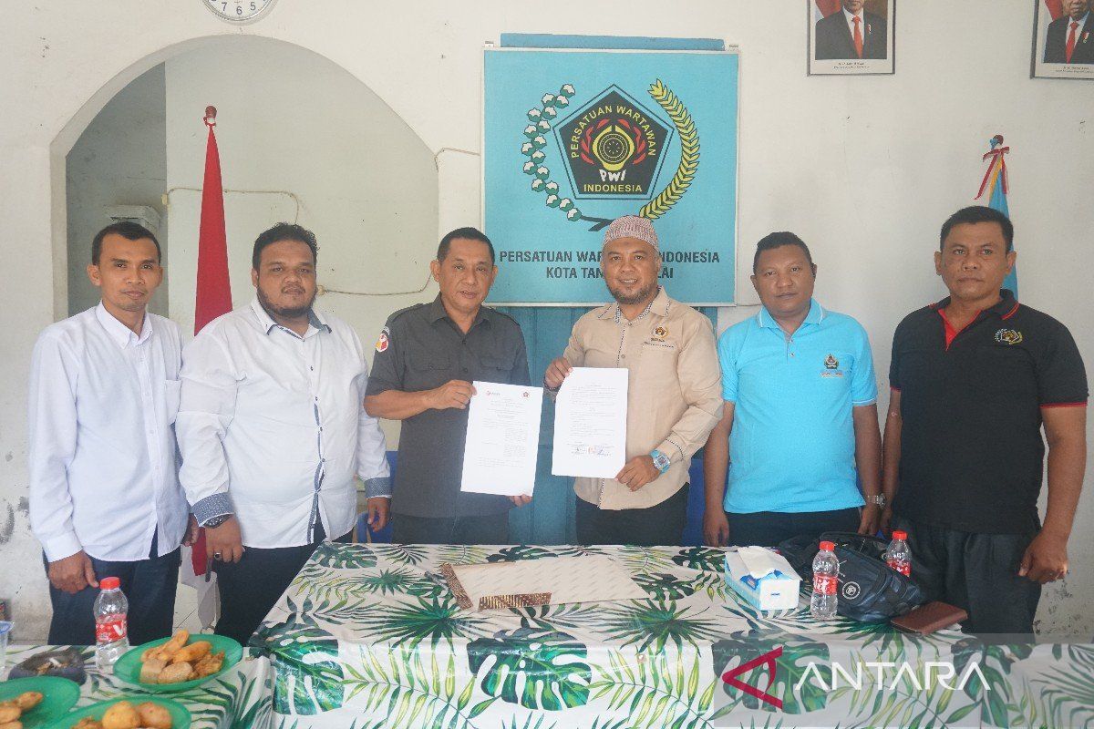 PWI-Bawaslu Tanjung Balai teken MoU partisipasi pemilu