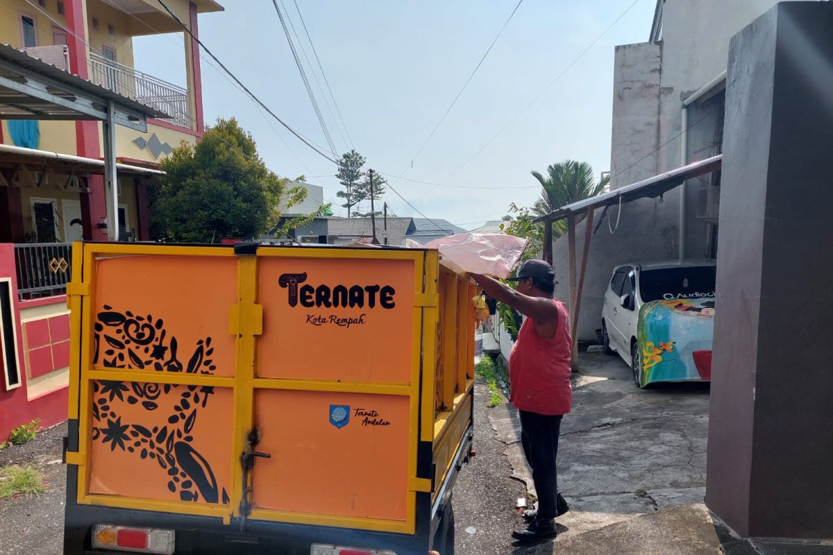 DLH Ternate berupaya alihkan penanganan retribusi sampah ke  kelurahan
