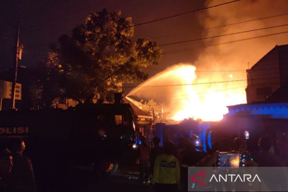 Kebakaran gudang rongsok di Solo, tiga rumah warga terdampak